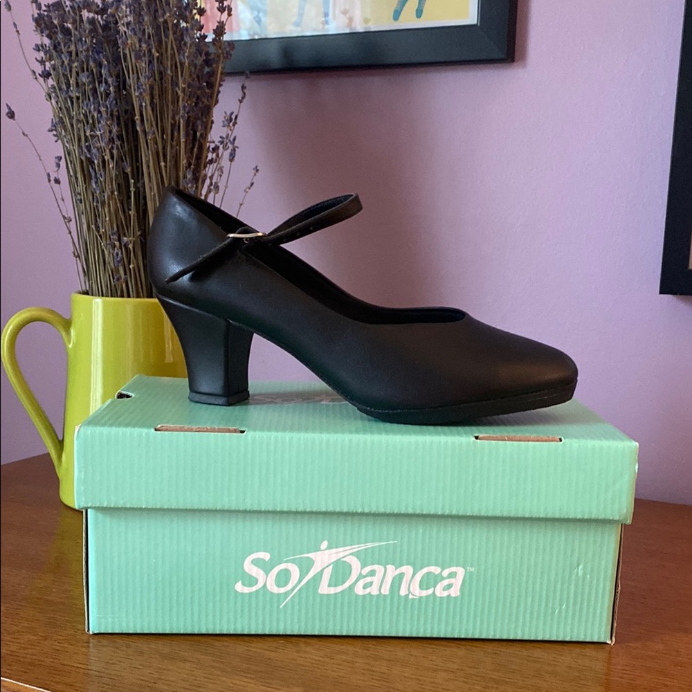 NWB Women's Black Dance Shoes - size 7.5W